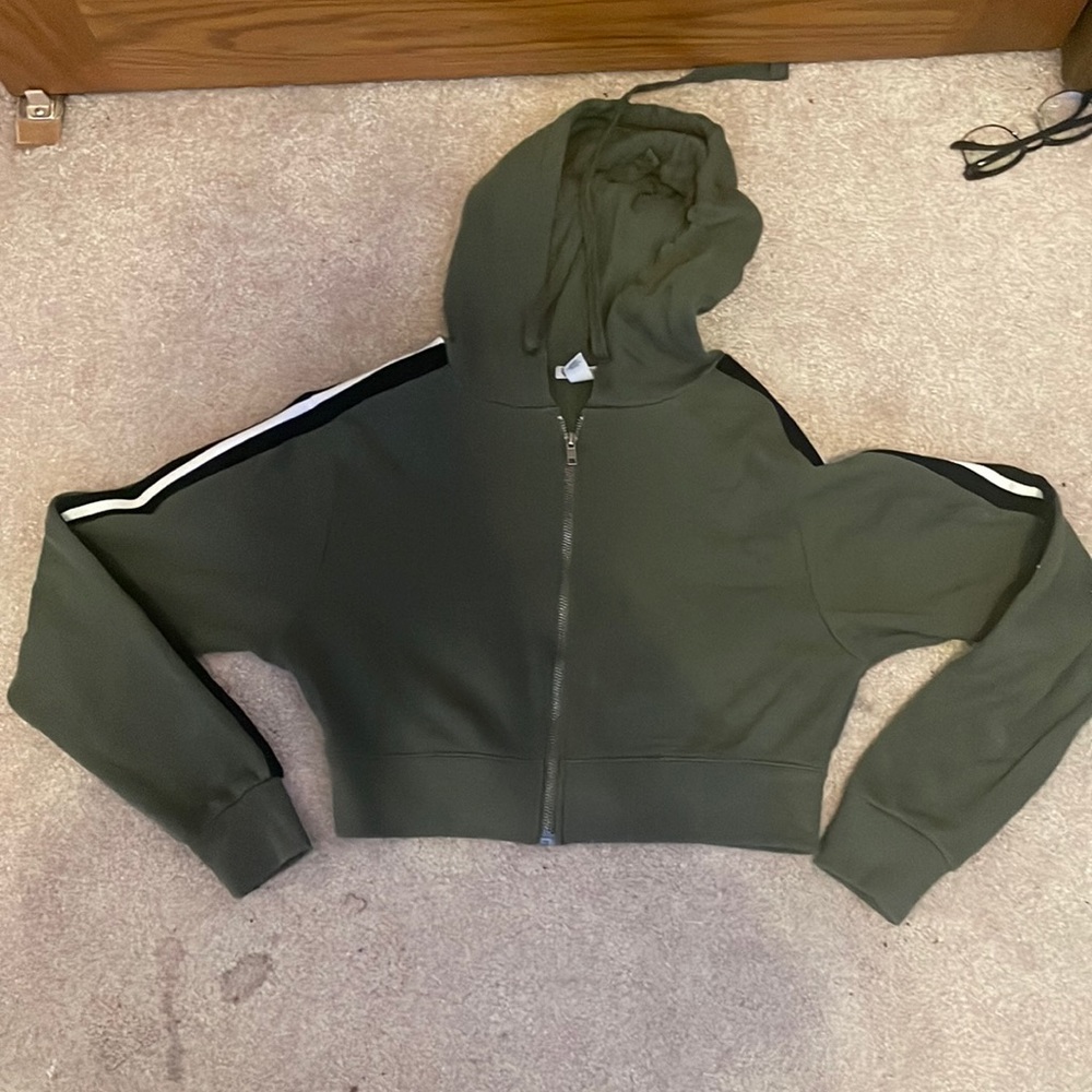 Forever 21 army green cropped sweatshirt
